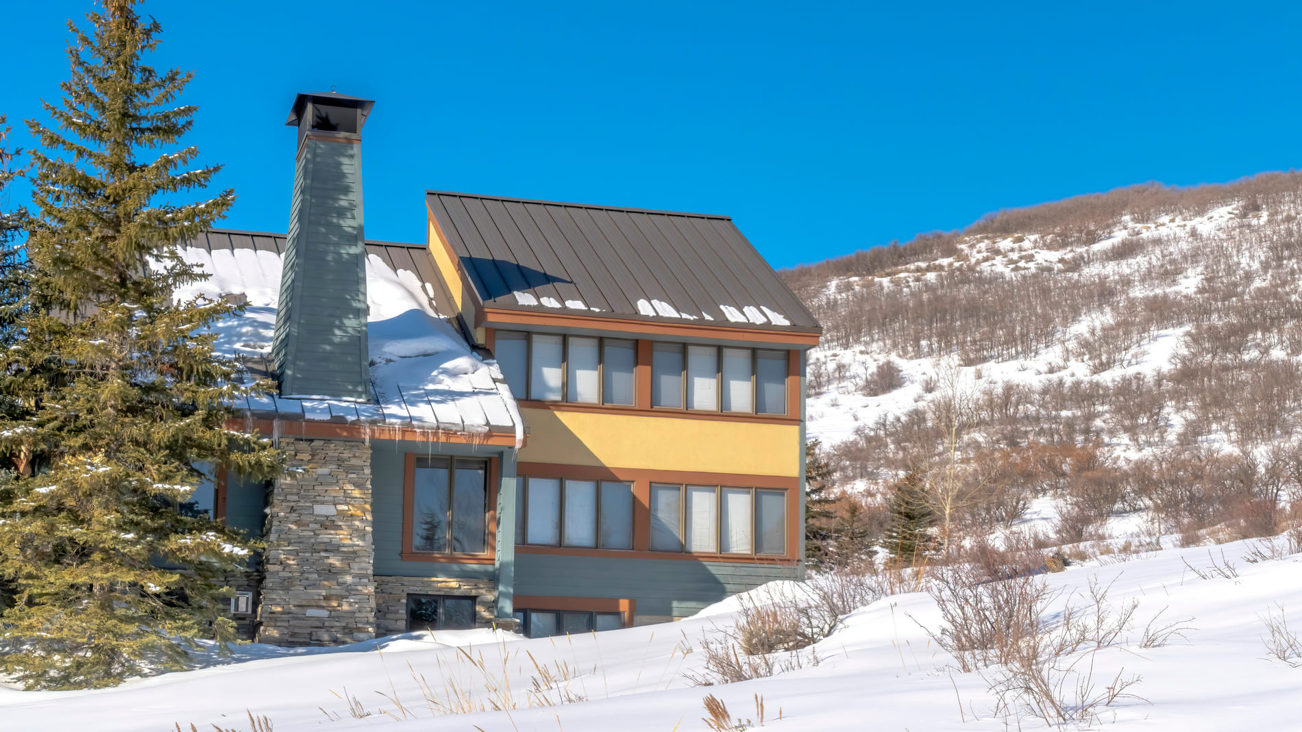 A beautiful home in Park City, Utah covered in snow.